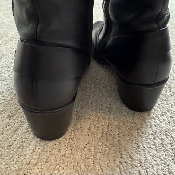 Clarks Women's Black Zip Up Dream Faux Leather Riding Boots Size 8 1/2M EUC - Picture 9 of 13